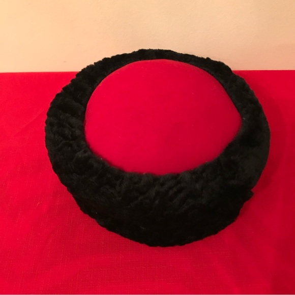 Importina Pillbox Red w/ Black Faux Fur Hat - Picture 1 of 4